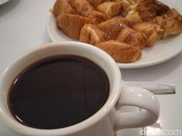 Warung Kopi Berusia Hampir 1 Abad Ini Masih Eksis di Bandung