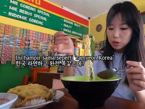 Cicip Mie Instan di Warmindo, YouTuber Korea: Kenapa di Sini Lebih Enak?