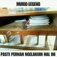 Masa sekolah adalah waktu yang paling banyak menyimpan kenangan. Nostalgia bareng yuk, lewat meme berikut.
