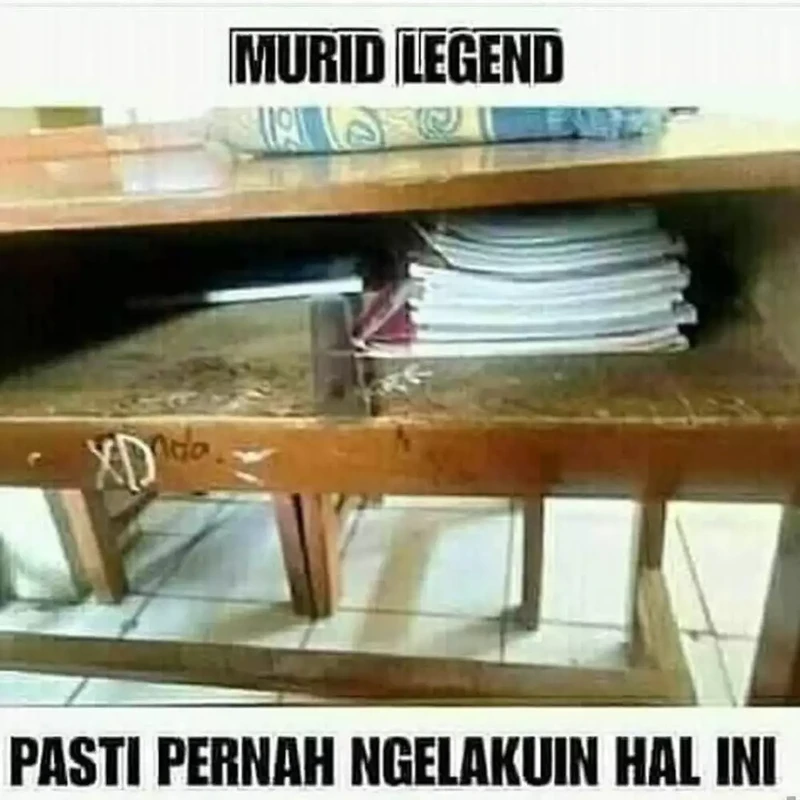 Masa sekolah adalah waktu yang paling banyak menyimpan kenangan. Nostalgia bareng yuk, lewat meme berikut.