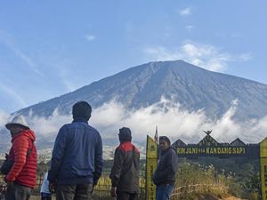 Pemandu Gunung Rinjani Wajib Punya Kartu Akses, Berlaku 1 Tahun
