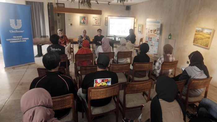 Alner Raih Penghargaan dari Program Akselerator Transform Alner, start-up solusi penyedia sistem guna ulang kemasan produk Fast Moving Consumer Goods meraih penghargaan dari Program Akselerator Transform.