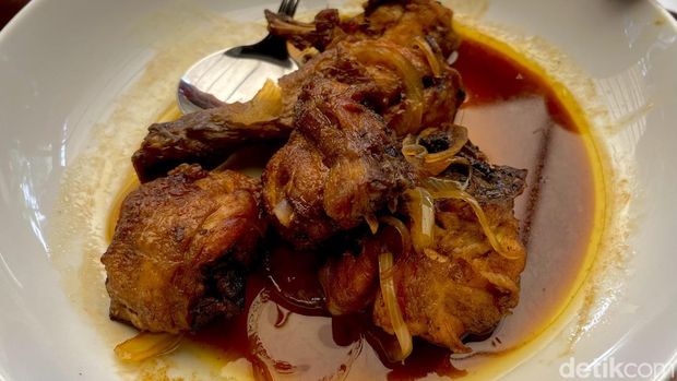 Braga Permai, lokasi kuliner legendaris yang berusia 1 abad.