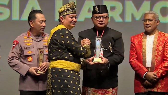 Dirjen PAS Kemenkumham RI, Reynhard Silitonga, mendapatkan BNPT Awards atas deradikalisasi narapidana terorisme dalam Lapas