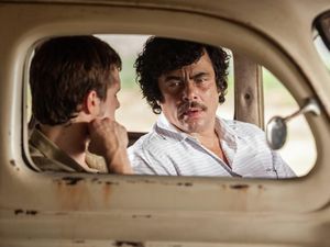 Sinopsis Escobar: Paradise Lost, Usaha Melarikan Diri dari Kartel Narkoba