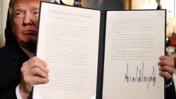 Mantan Presiden AS Donald Trump saja begitu tanda tangannya. (Foto: Facebook)