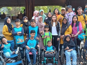 Gibran, Selvi serta Jan Ethes Hadiri Senam dan Pentas Ceria Anak Indonesia