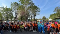 Para peserta Senam dan Pentas Ceria Anak Indonesia yang hadir juga terus bersemangat senam bersama. (Foto: Nunu/detikcom)