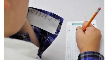 Contekan di balik lengan baju. Foto: istimewa