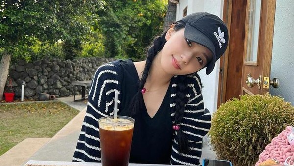 Gemas! Jisoo BLACKPINK, Si Pencinta Kopi yang Dapat Jersey Erling Haaland