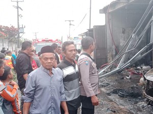 3 Kios dan Bengkel di Cijeruk Bogor Kebakaran gegara Korsleting Mobil