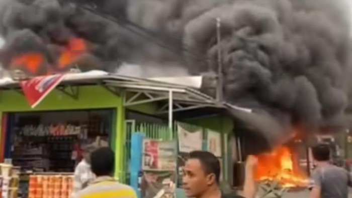 Kebakaran rumah makan dan bengkel di Bogor