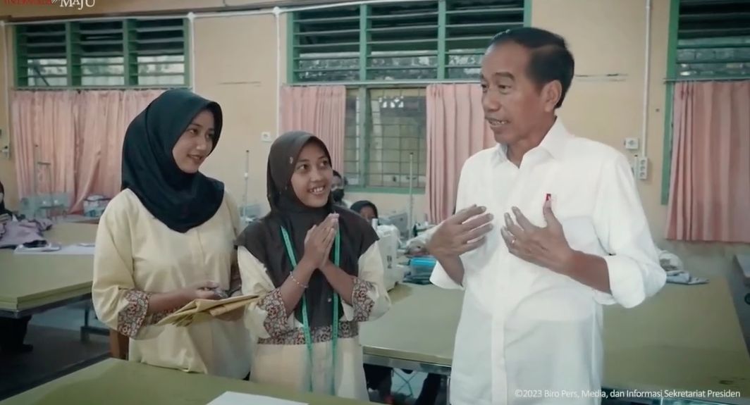 Kisah kemeja putih Joko Widodo. (Instagram/jokowi)