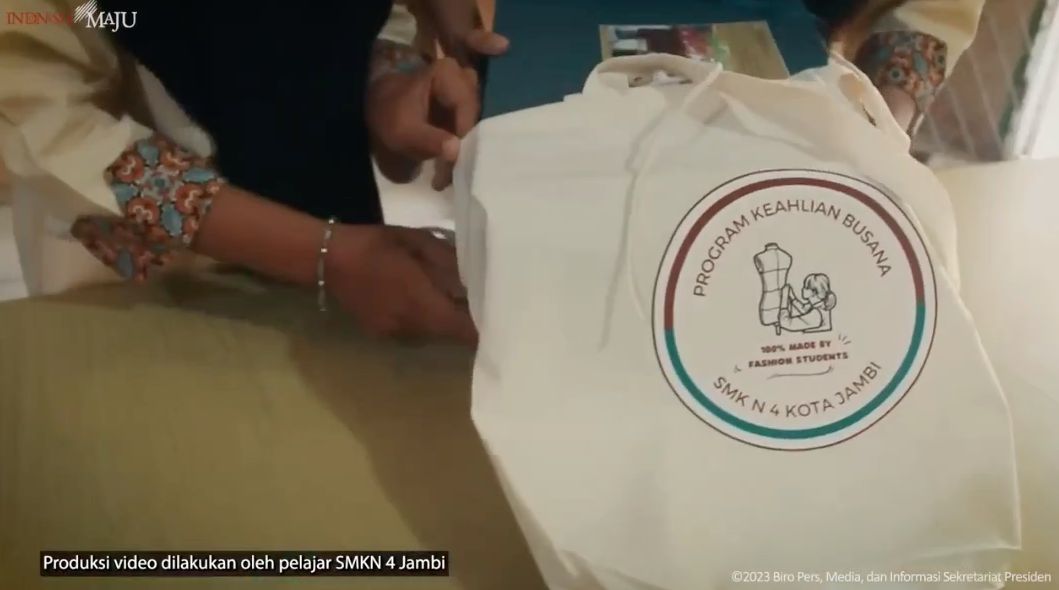 Kisah kemeja putih Joko Widodo. (Instagram/jokowi)