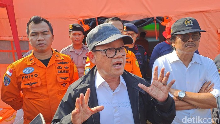 Ketua Komisi VII DPR RI yang membidangi Energi, Migas, Mineral, Riset dan Teknologi, Sugeng Suparwoto mengunjungi lokasi delapan penambang terjebak air di Desa Pancurendang, Kecamatan Ajibarang, Banyumas, Sabtu (29/7/2023).