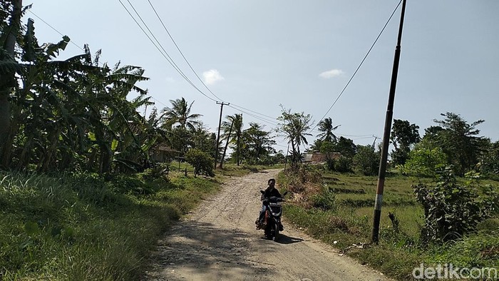 Kondisi Jalan rusak menuju kawasan Taman Nasional Ujung Kulon via Kecamatan Cimanggu Pandeglang (Foto: Bahtiar/Detikcom)