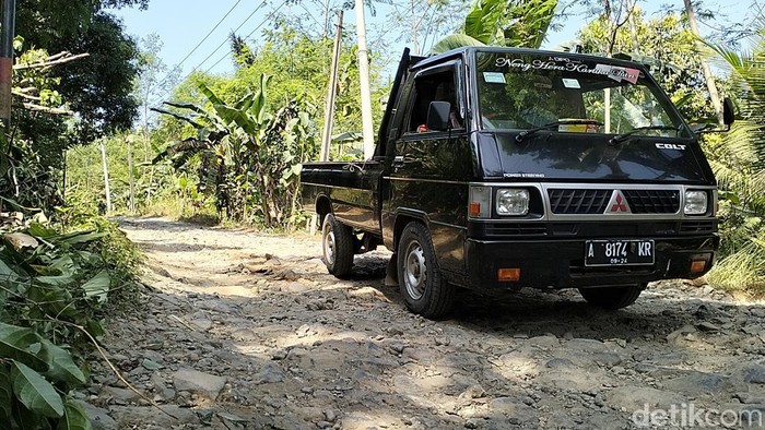Kondisi Jalan rusak menuju kawasan Taman Nasional Ujung Kulon via Kecamatan Cimanggu Pandeglang (Foto: Bahtiar/Detikcom)