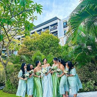 Di kolom komentar, ramai netizen membahas pertunangan Lucinta Luna. Banyak yang memberi selamat tapi tak sedikit pula yang berkomentar miring. Postingannya pun menuai kontroversi karena menyebut nama Tuhan, Foto: Instagram