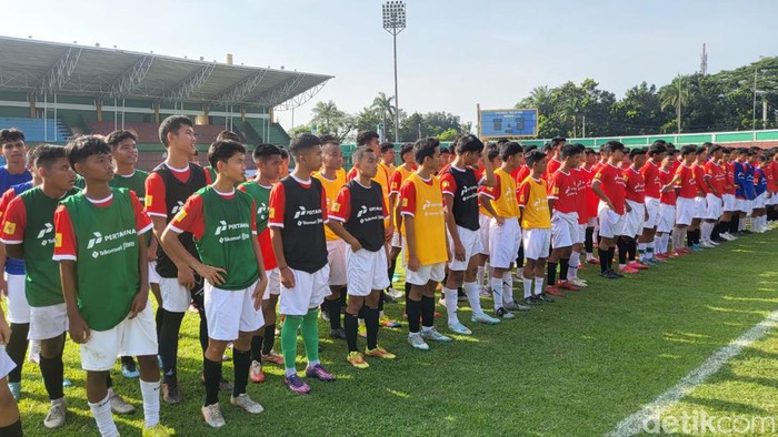 Pemain yang ikut seleksi timnas U-17 di Stadion Teladan Medan. (Nizar Aldi/detikSumut)