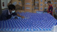 Ponpes tersebut mengembangkan unit usaha pengolahan air minum yang mampu memproduksi 6000 botol air minum guna memenuhi kebutuhan air bagi santrinya.