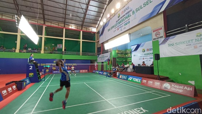 Pertandingan BNI Sirnas B Sulsel 2023 di GOR Sungguminasa. (Ahmad Nurfajri Syahidallah/detikSulsel).
