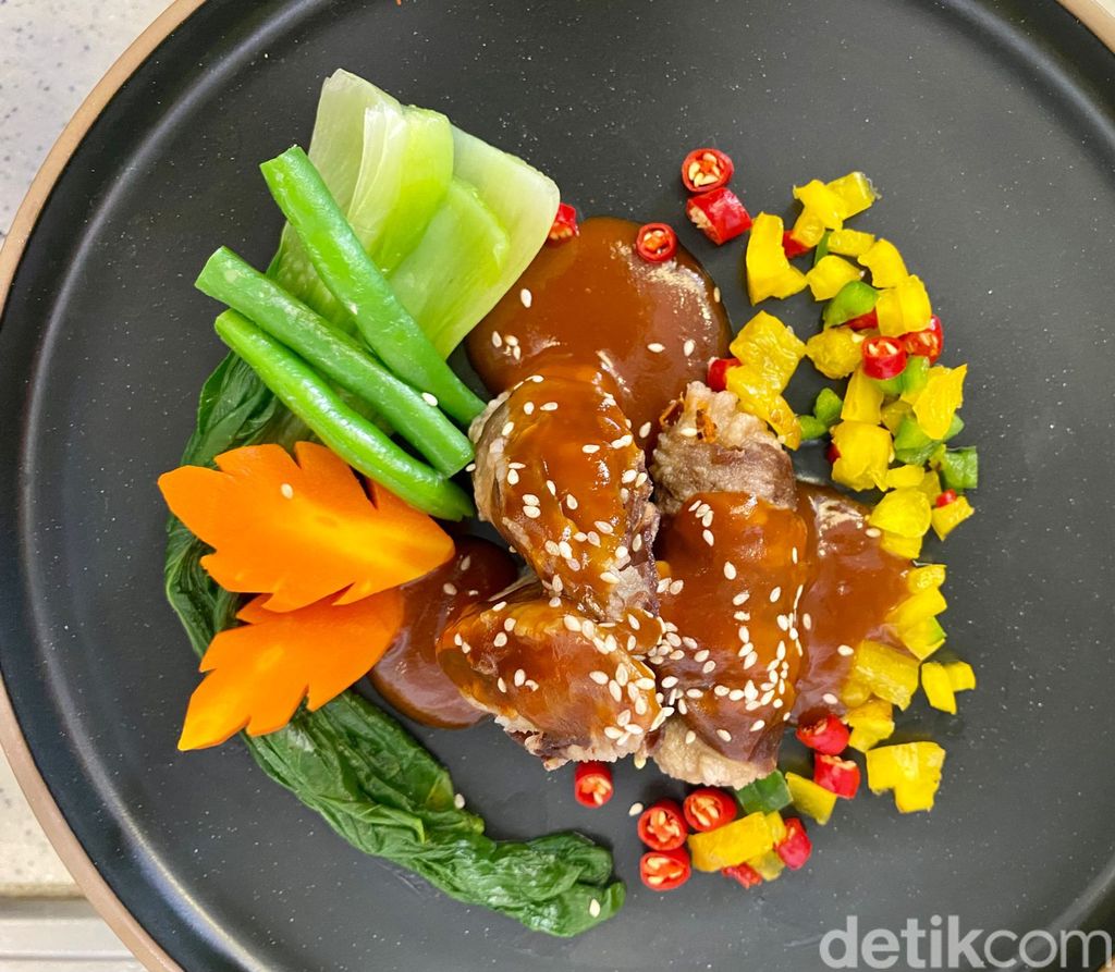 Praktis! Tips Bikin Beef Teriyaki Gulung Isi Sayuran ala Chef Muto