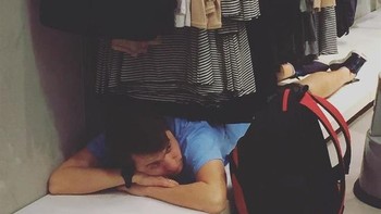 Di mana pun tempatnya, tiduran saja biar nggak bosan. (Foto: Brightside)