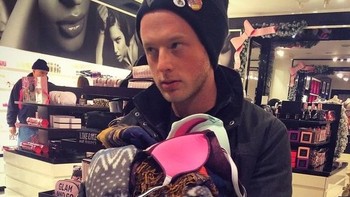 Demi sang kekasih apapun dilakukan. (Foto: Brightside)