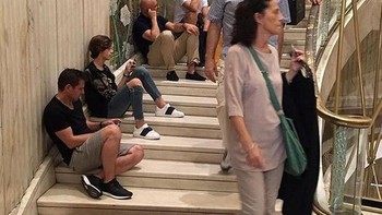 Dikumpulkan dari berbagai sumber berikut foto-foto para pria yang tampak bosan menunggu pasangan wanitanya belanja. (Foto: Brightside)