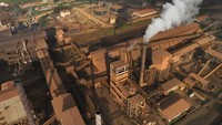 Smelter PT VALE Indonesia Tbk di Kabupaten Luwu Timur mampu memproduksi kurang lebih 240 ton nikel per hari dan saat ini sedang menggarap tiga proyek besar smelter di tiga lokasi yaitu Sorowako, Bahodopi dan Pomalaa.