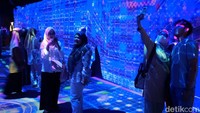 Sejak dibuka, pameran ini langsung ramai pengunjung.