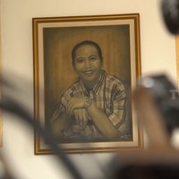 Kerja keras Mandra sebagai pelawak dan aktor membuahkan hasil, salah satunya sebuah rumah besar di kawasan Depok, Jawa Barat.  (Foto: YouTube Trans7 Official)