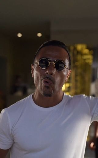 Mewah! Salt Bae Pamer Lemari Khusus Daging Berlapis Emas