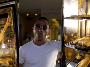 Mewah! Salt Bae Pamer Lemari Khusus Daging Berlapis Emas