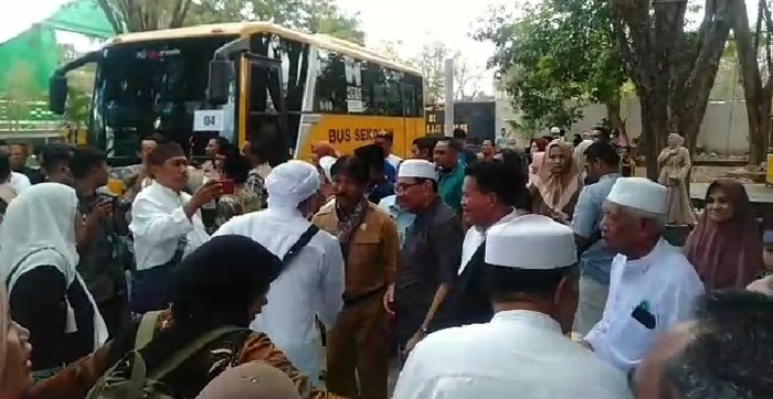 Sejumlah jemaah haji asal NTT saat tiba di Bandara El Tari Kupang, Jumat (28/7/2023).