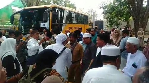 Sejumlah jemaah haji asal NTT saat tiba di Bandara El Tari Kupang, Jumat (28/7/2023).