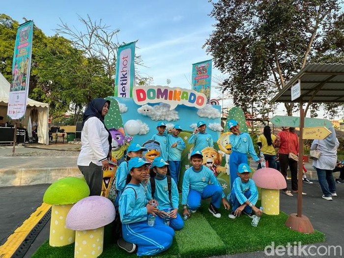 Senam dan Pentas Ceria Anak Indonesia Mulai Diserbu Pengunjung Senam dan Pentas Ceria Anak Indonesia Mulai Diserbu Pengunjung