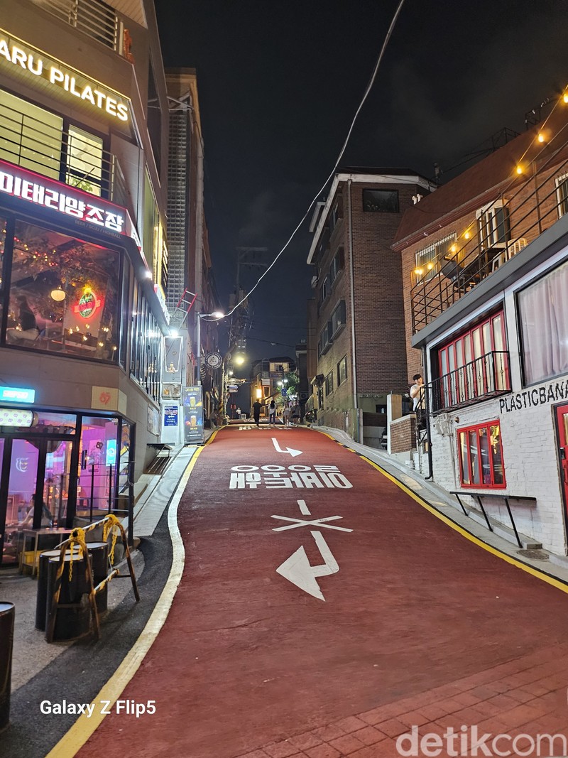 Seoul Dipotret Samsung Galaxy Z Flip 5