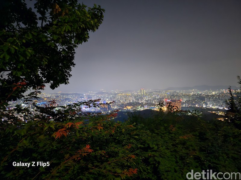 Seoul Dipotret Samsung Galaxy Z Flip 5