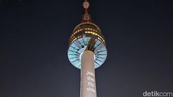 Samsung mengambil alih Menara N Seoul yang berada di puncak Gunung Namsan untuk mempromosikan lini Galaxy Z terbaru. Foto: Virgina Maulita Putri/detikcom
