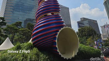 Samsung Galaxy Z Flip 5 sendiri memiliki spesifikasi kamera yang sama seperti pendahulunya yaitu kamera utama 12 MP dan kamera ultra-wide 12 MP. Foto: Virgina Maulita Putri/detikcom