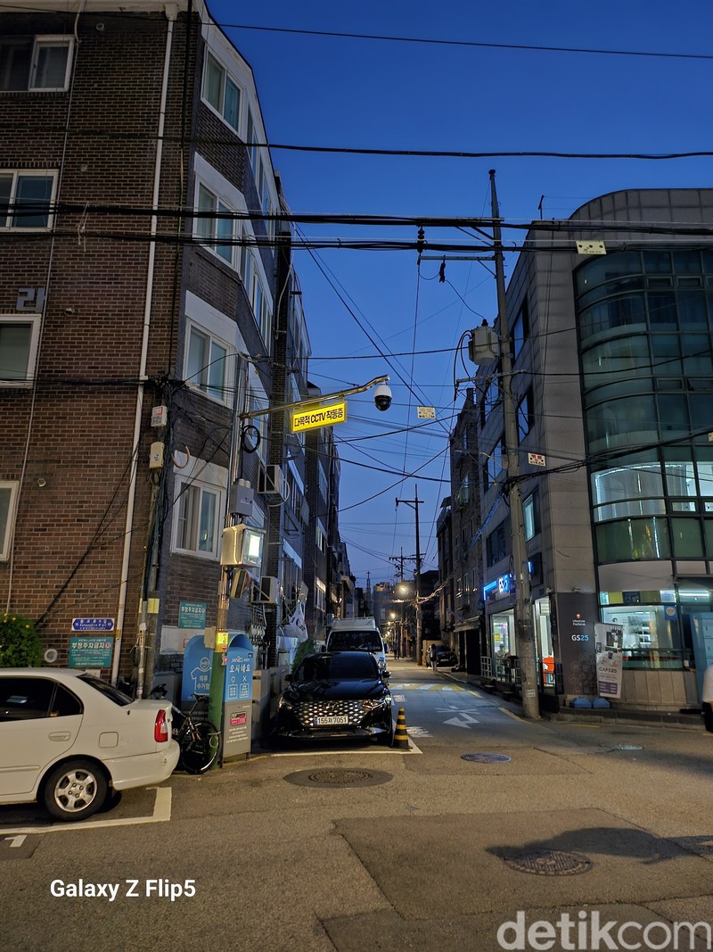 Seoul Dipotret Samsung Galaxy Z Flip 5