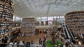 Suasana di Starfield Library yang tidak pernah sepi. Foto: Virgina Maulita Putri/detikcom