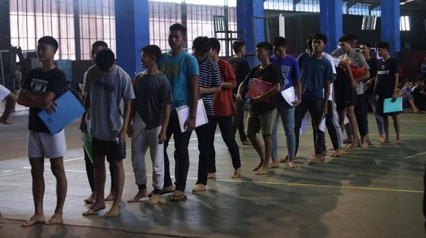 Tim U-17 Indonesia melakukan seleksi berkas kepada peserta seleksi yang digelar di Makassar, Sulawesi Selatan (Sulsel).