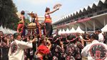 Tumpah Ruah Arak-arakan Mikoshi di Istora Senayan