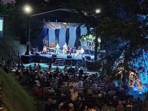 Menikmati Musik Jazz dengan Intim Berlatar Lanskap Pedesaan Ubud