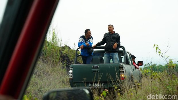 Wisata Jeep di Garut.