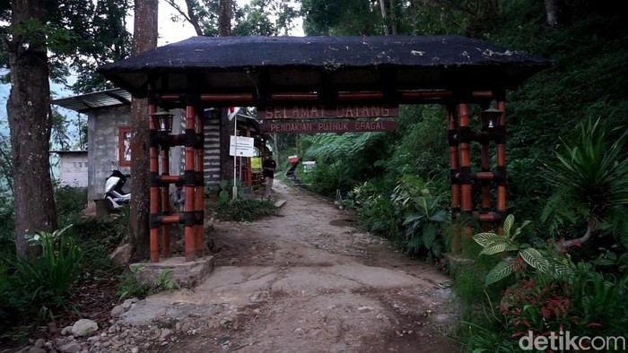 Air Terjun Cakung Gunung Welirang Mojokerto.