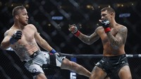 Gaethje melancarkan low kick yang jadi senjata andalannya (USA TODAY Sports via Reuters Con/Jeff Swinger)