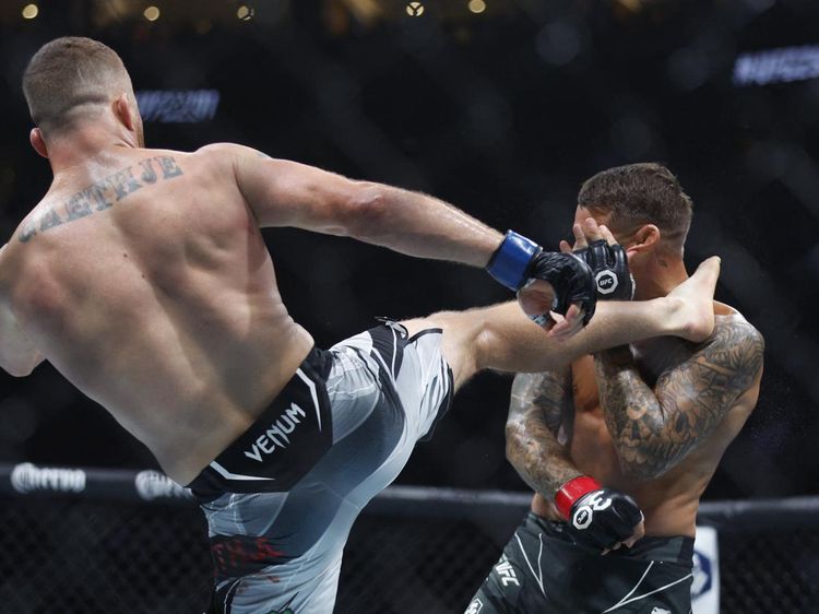 Detik-detik Justin Gaethje Tumbangkan Dustin Poirier